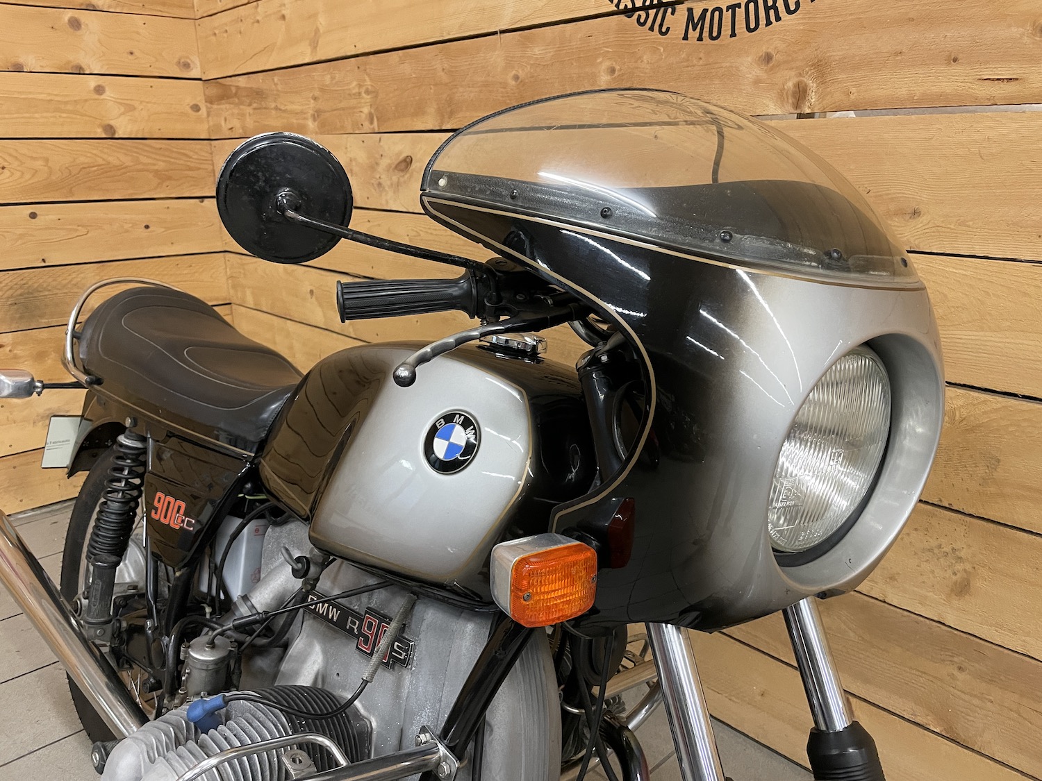BMW_R90s_74_cezanne_classic_motorcycle_1_111-127.jpg
