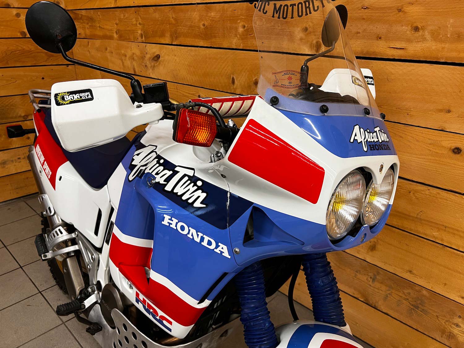 Honda_Africa_Twin_Cezanne_classic_motorcycle_11-153.jpg