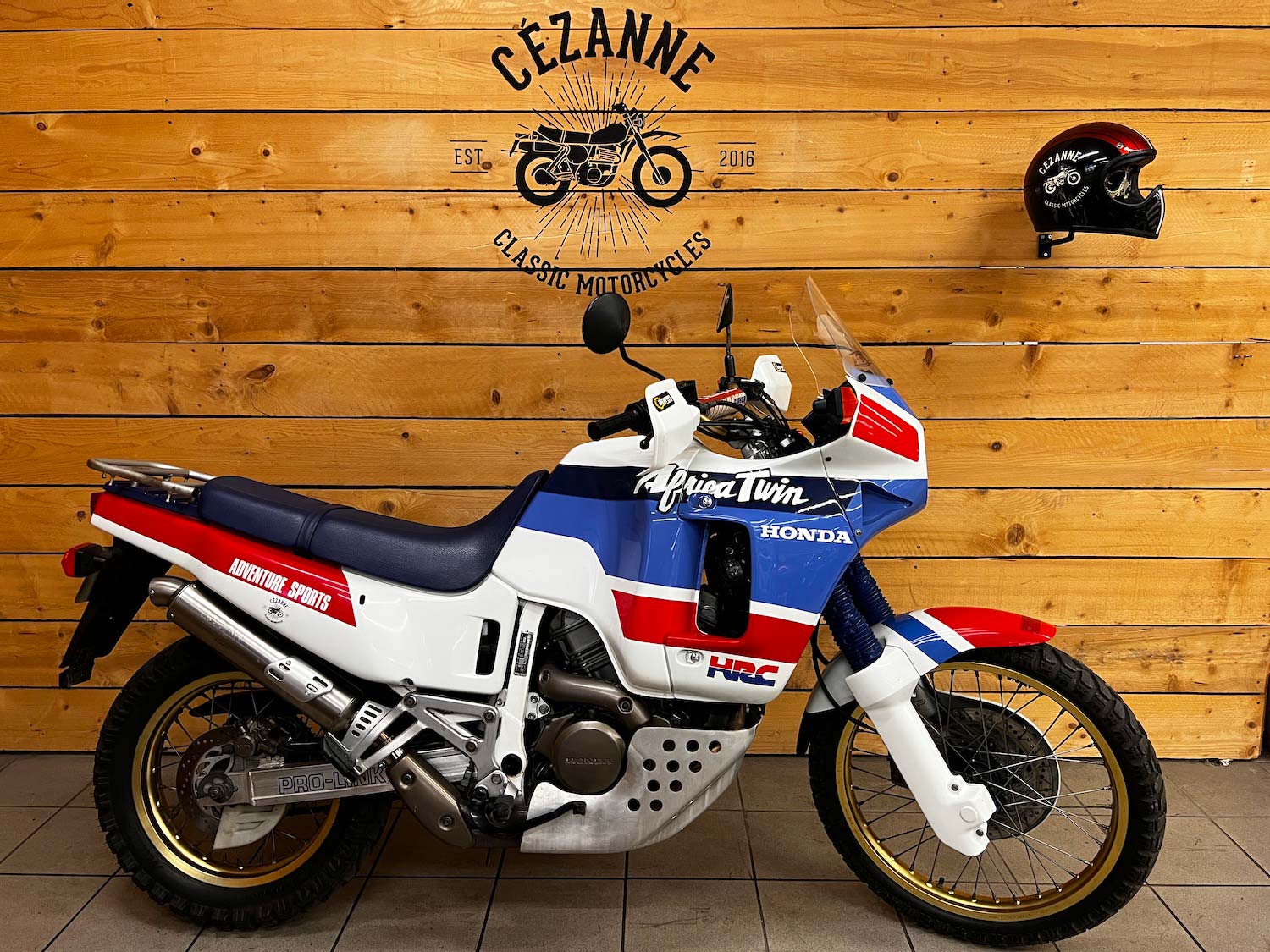 Honda_Africa_Twin_Cezanne_classic_motorcycle_13-153.jpg