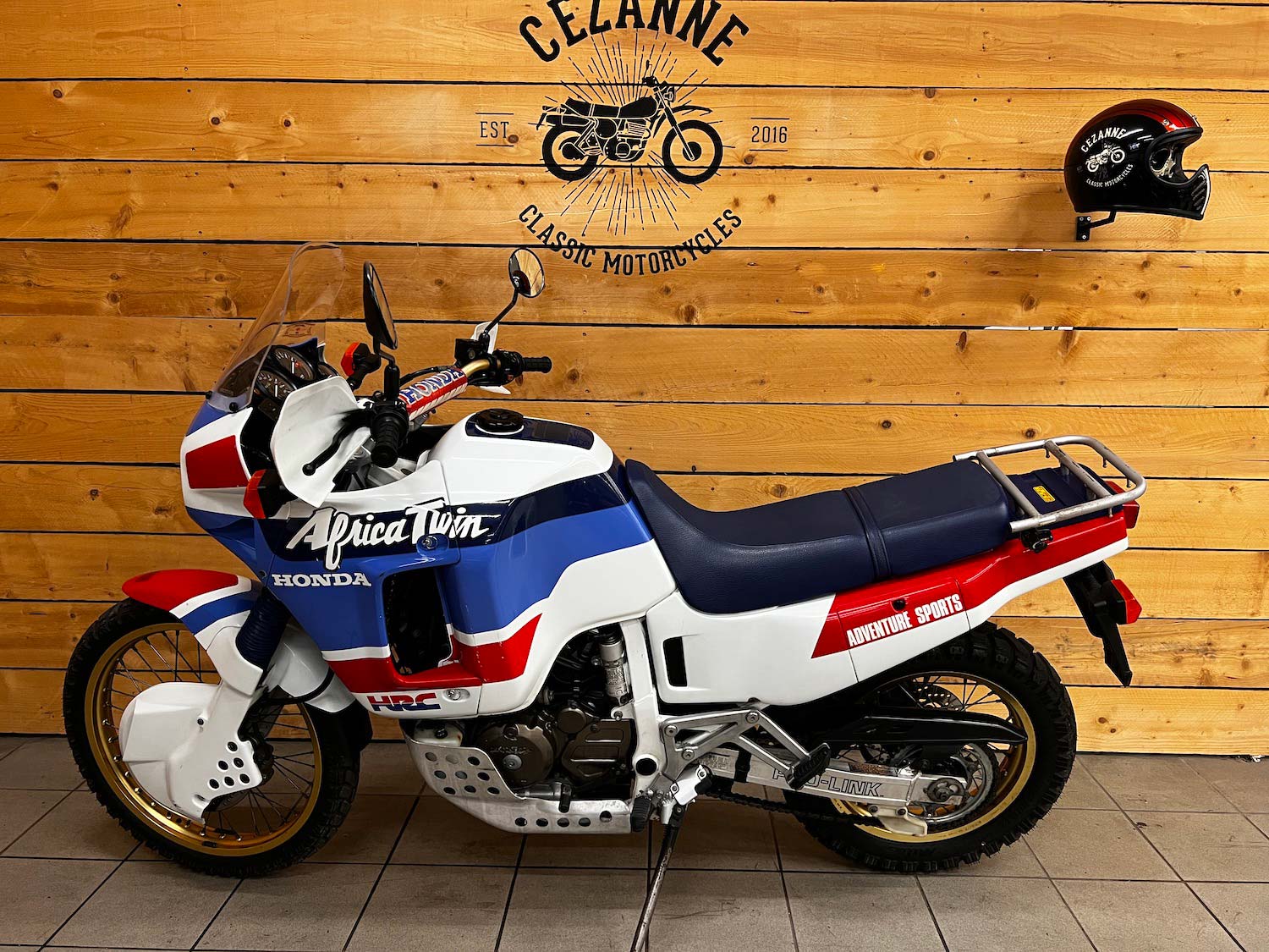 Honda_Africa_Twin_Cezanne_classic_motorcycle_6-153.jpg