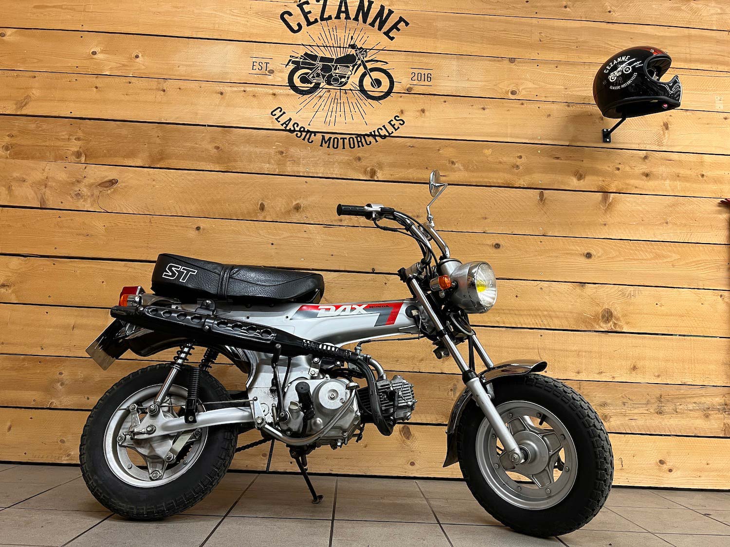 Honda_Dax_st70_Cezanne_classic_motorcycle_8-148.jpg