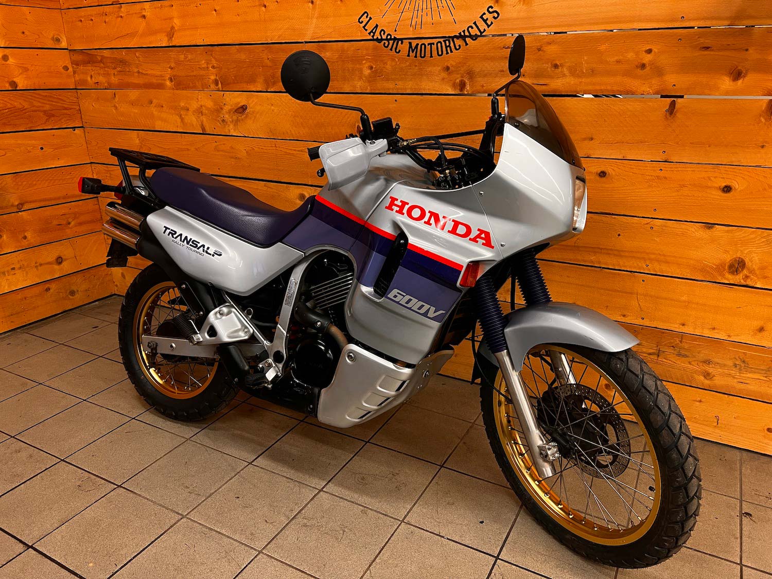 Honda_Transalp_XLV_600_Cezanne_classic_Motorcycle-156.jpg