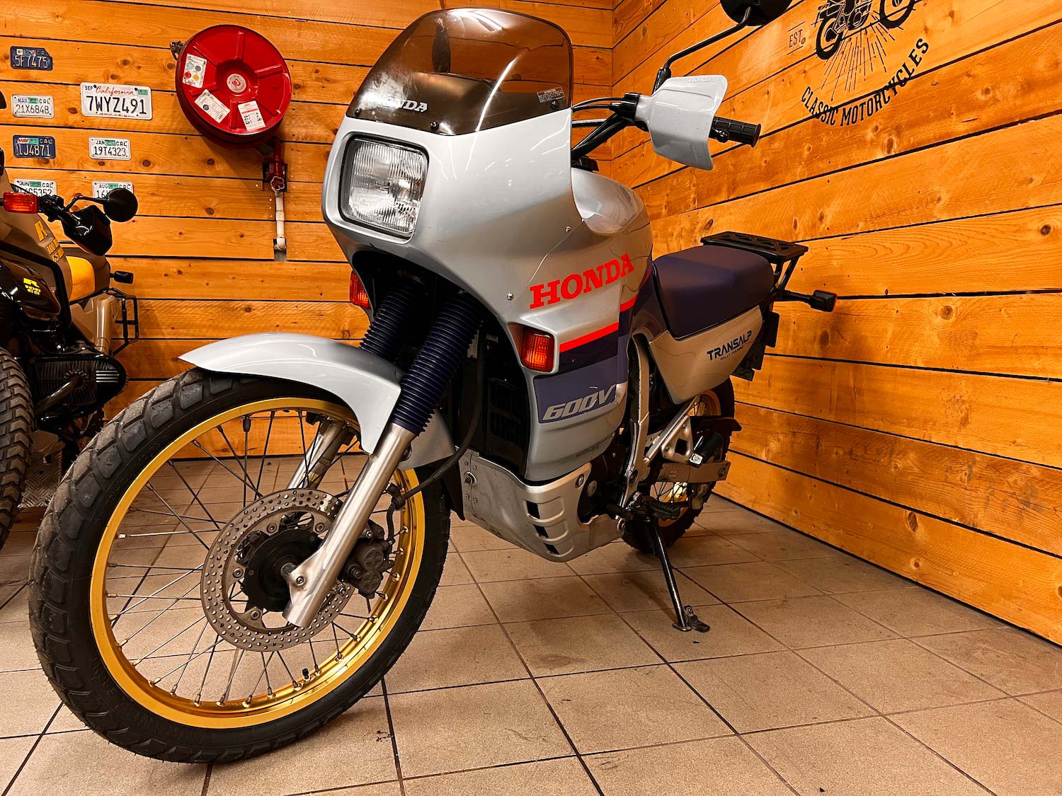 Honda_Transalp_XLV_600_Cezanne_classic_Motorcycle_4-156.jpg