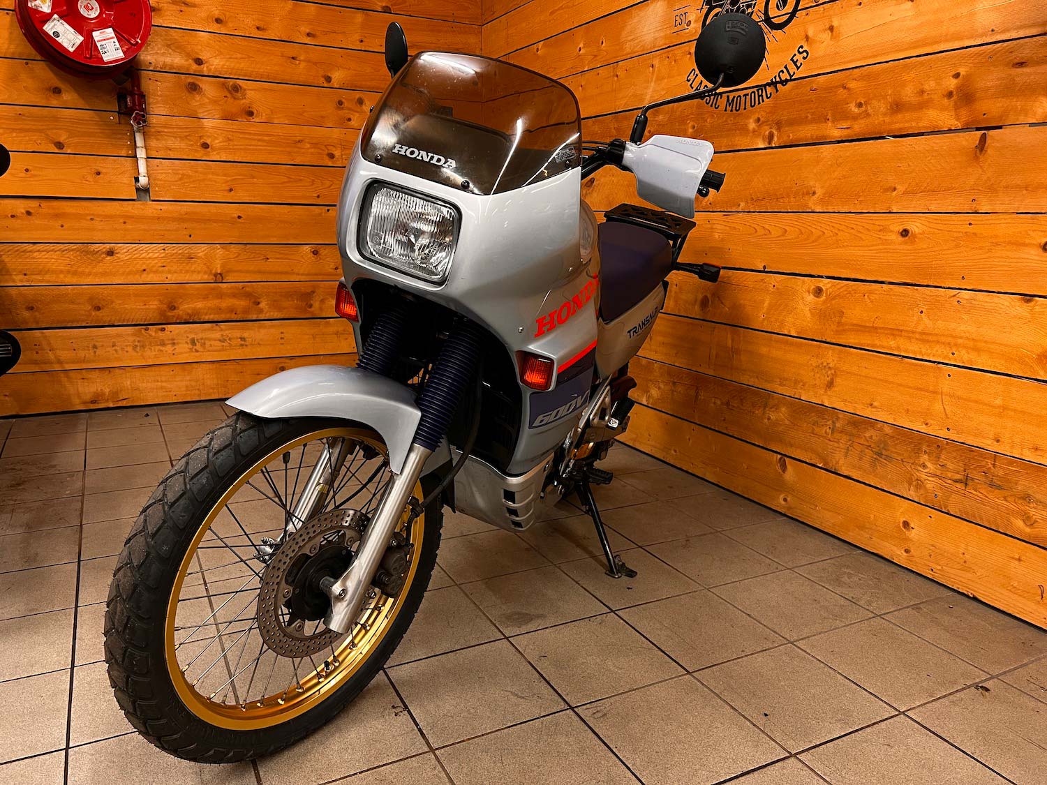 Honda_Transalp_XLV_600_Cezanne_classic_Motorcycle_5-156.jpg