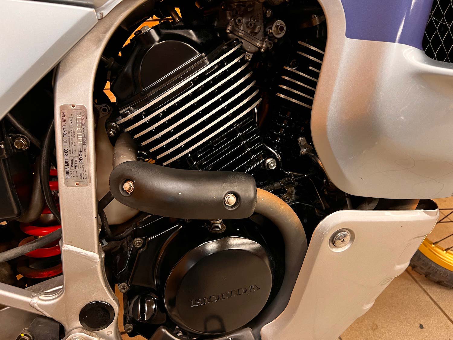 Honda_Transalp_XLV_600_Cezanne_classic_Motorcycle_8-156.jpg