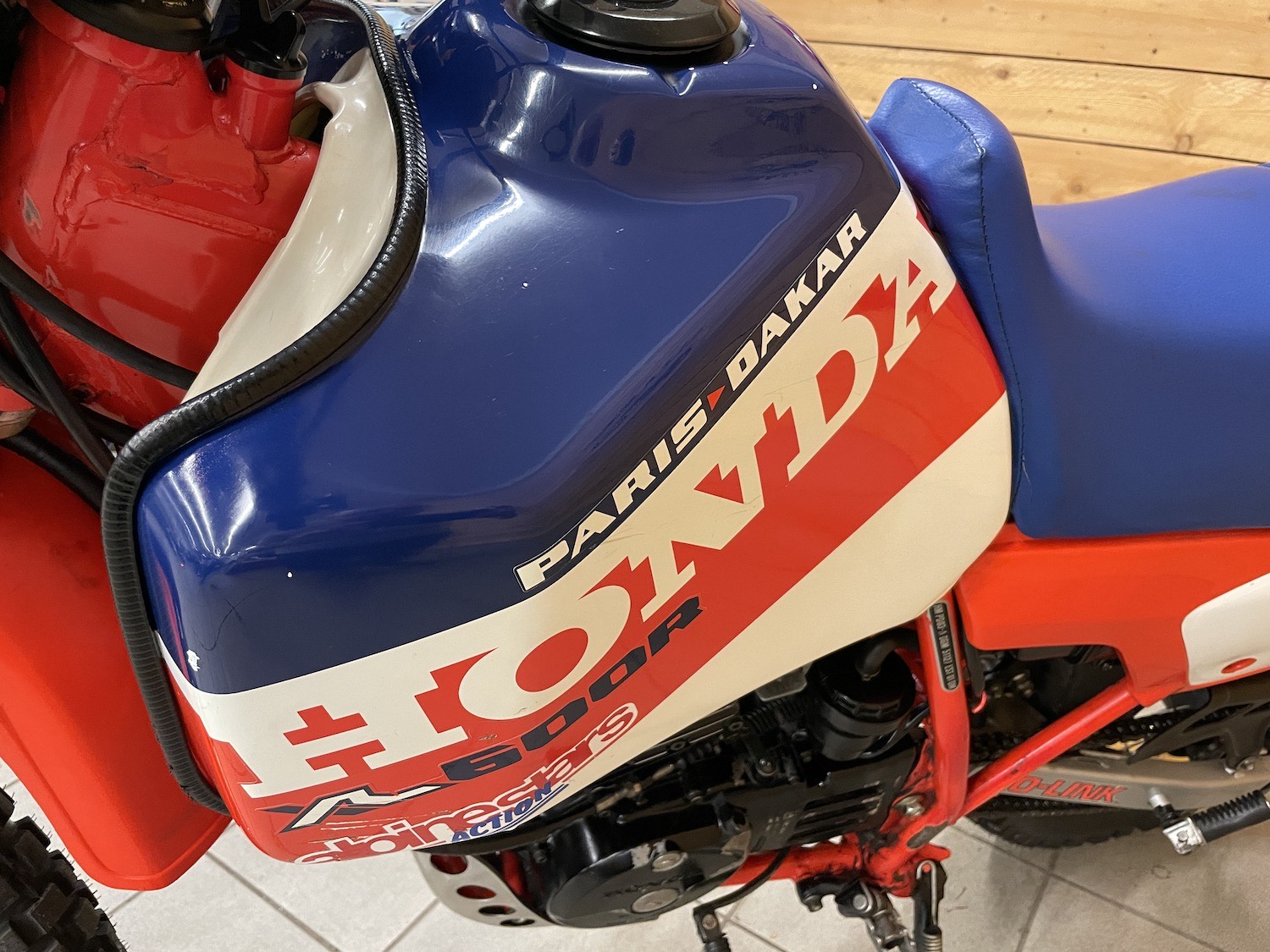 Honda_XL600R_ParisDakar_84_cezanne_classic_motorcycle_5-117.jpg