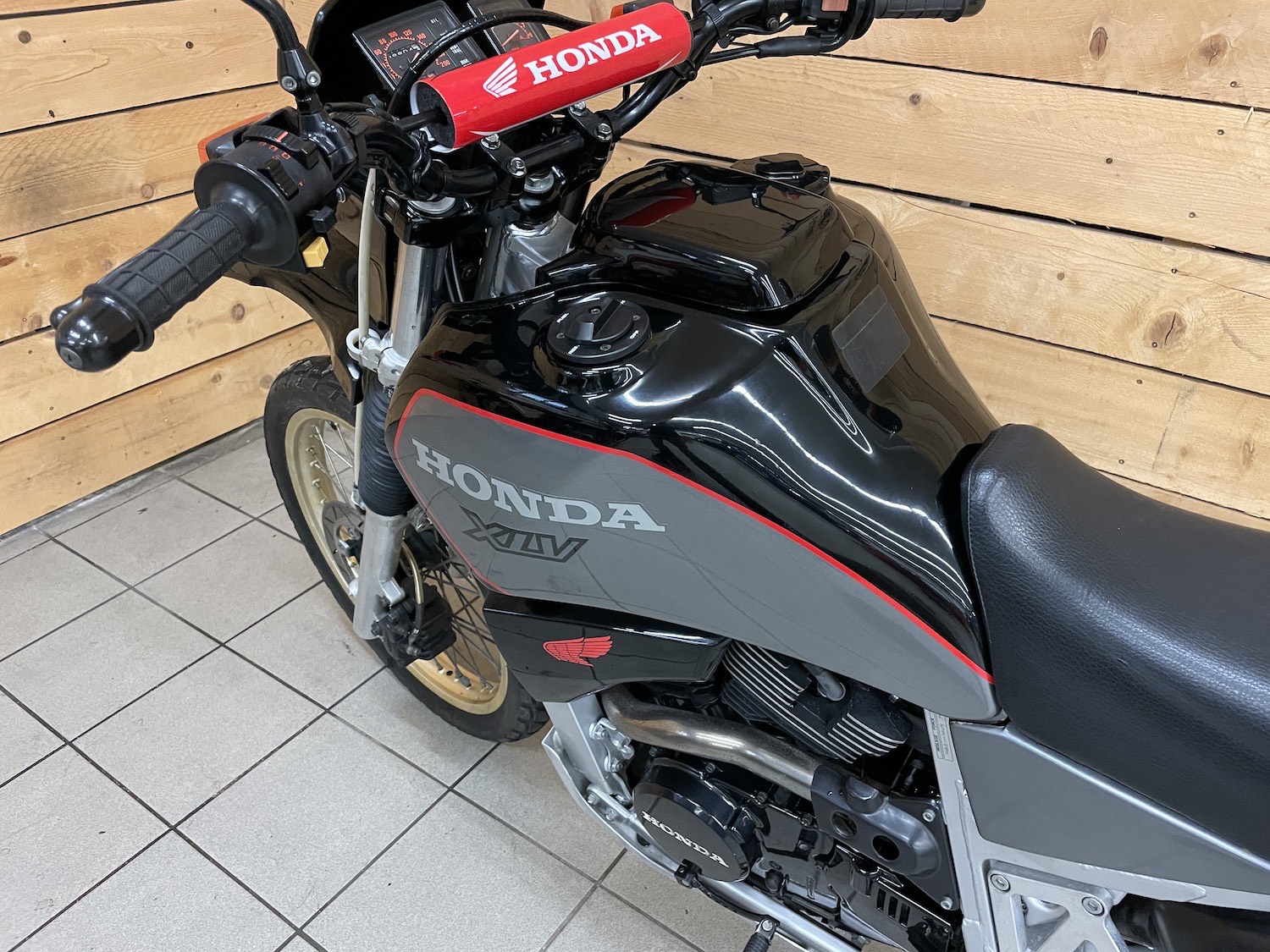 Honda_XLV_750R_cezanne_classic_motorcycles_2-118.jpg