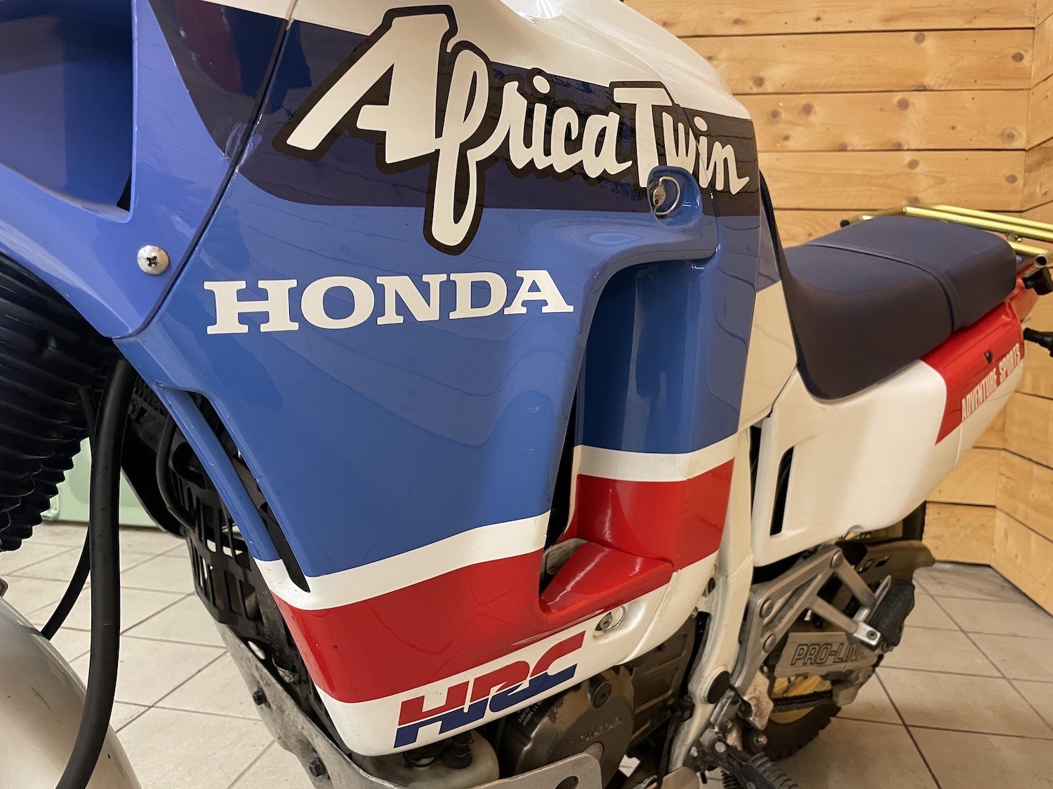 Honda_africa_twin_650_90_cezanne_classic_motorcycles_8-124.jpg