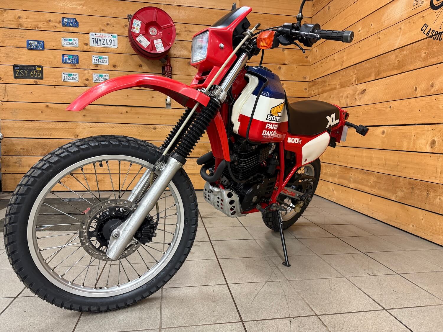 Honda_xlr600_Paris_dakar_cezanne_classic_7-193.jpg