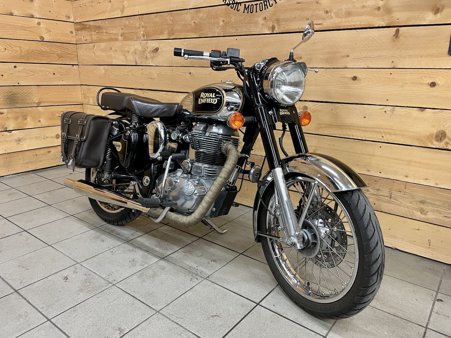 Royal_Enfield_Bullet_cezanne_classic_motorcycle_1-88.jpg