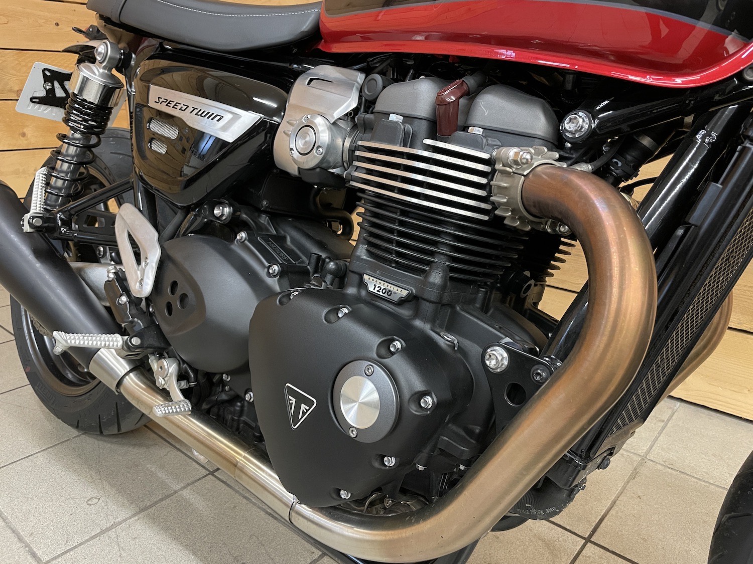 Triumph_SpeedTwin_1200_2019_cezanne_classic_motorcycle_5-102.jpg