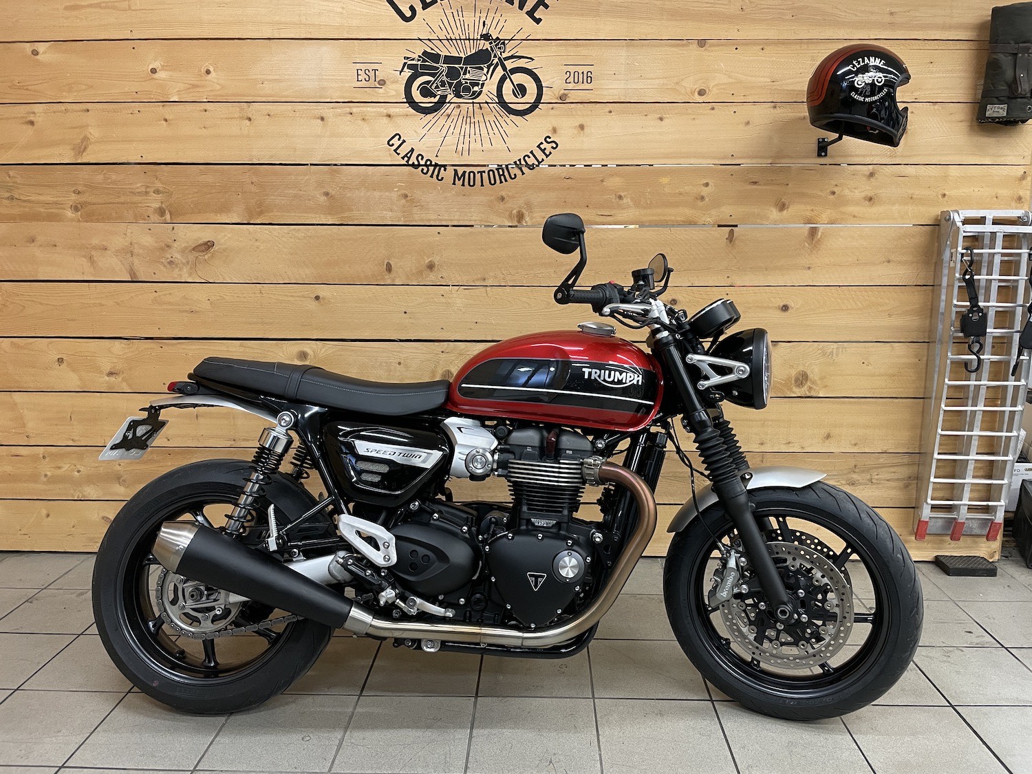 Triumph_SpeedTwin_1200_2019_cezanne_classic_motorcycle_8-102.jpg