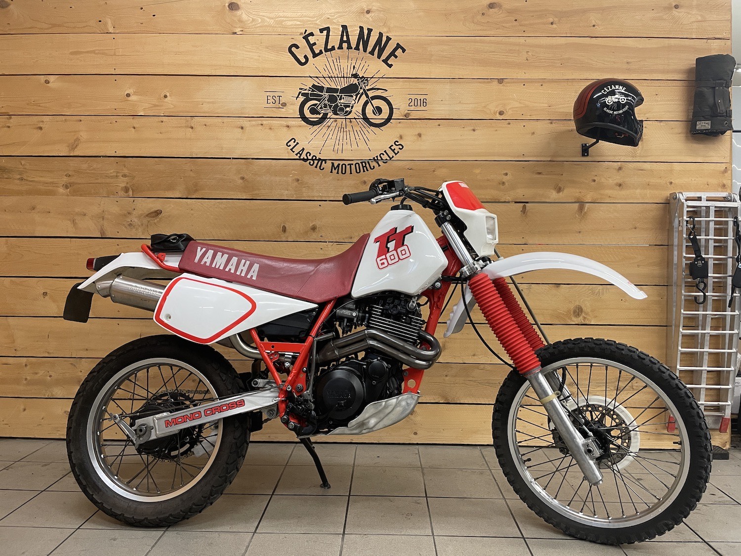 Yamaha_TT600_88_cezanne_classic_motorcycle-101.jpg