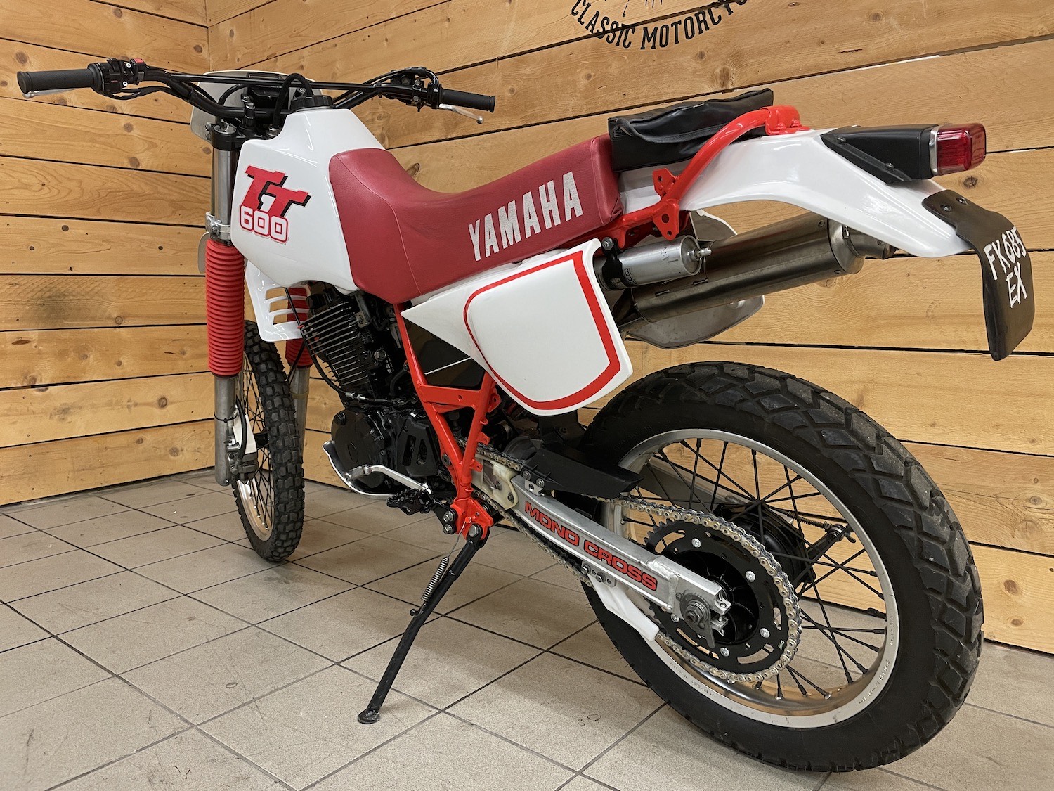 Yamaha_TT600_88_cezanne_classic_motorcycle_8-101.jpg