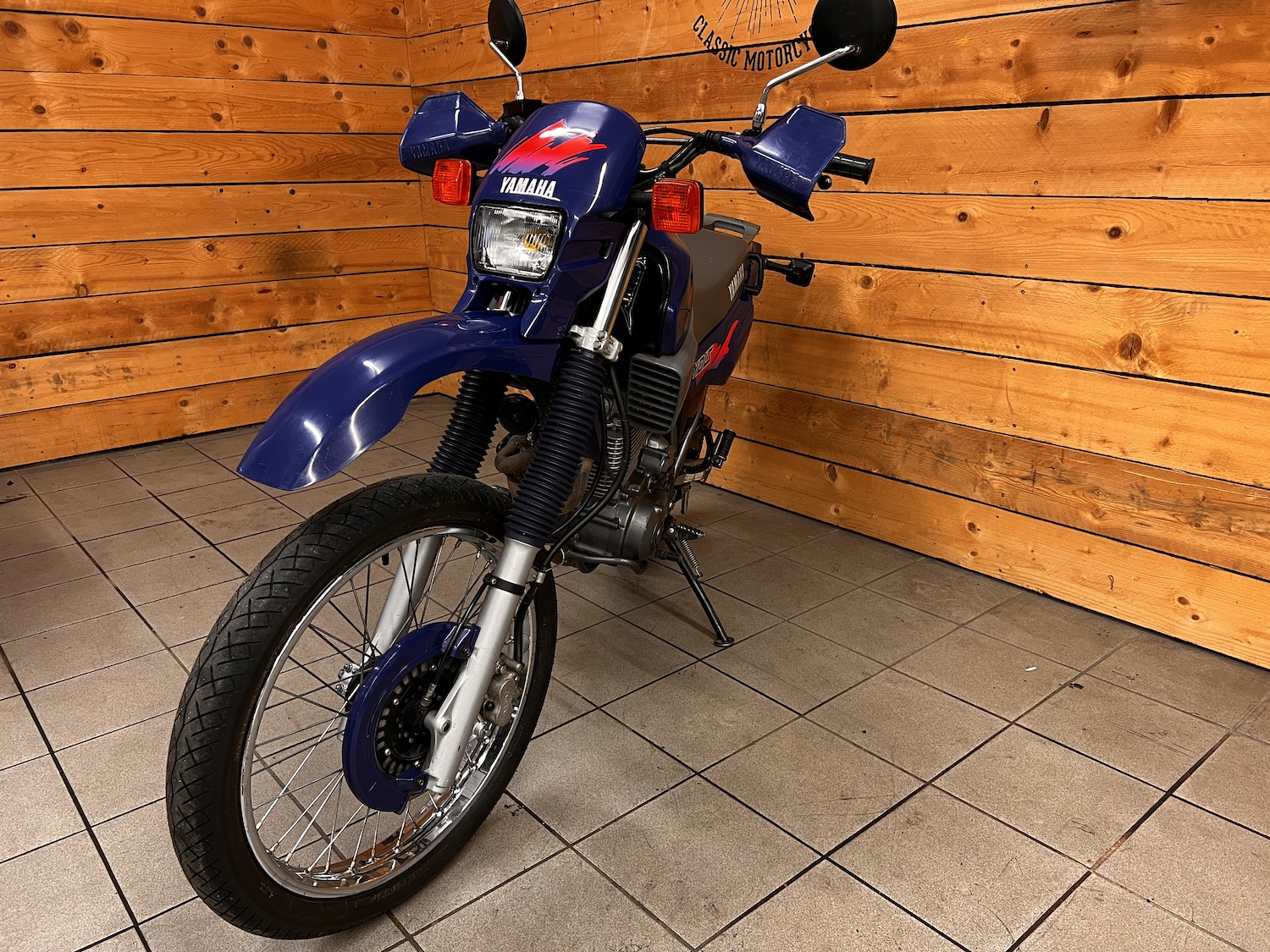Yamaha_xt600e_Cezanne_classic_motorcycle_4-154.jpg