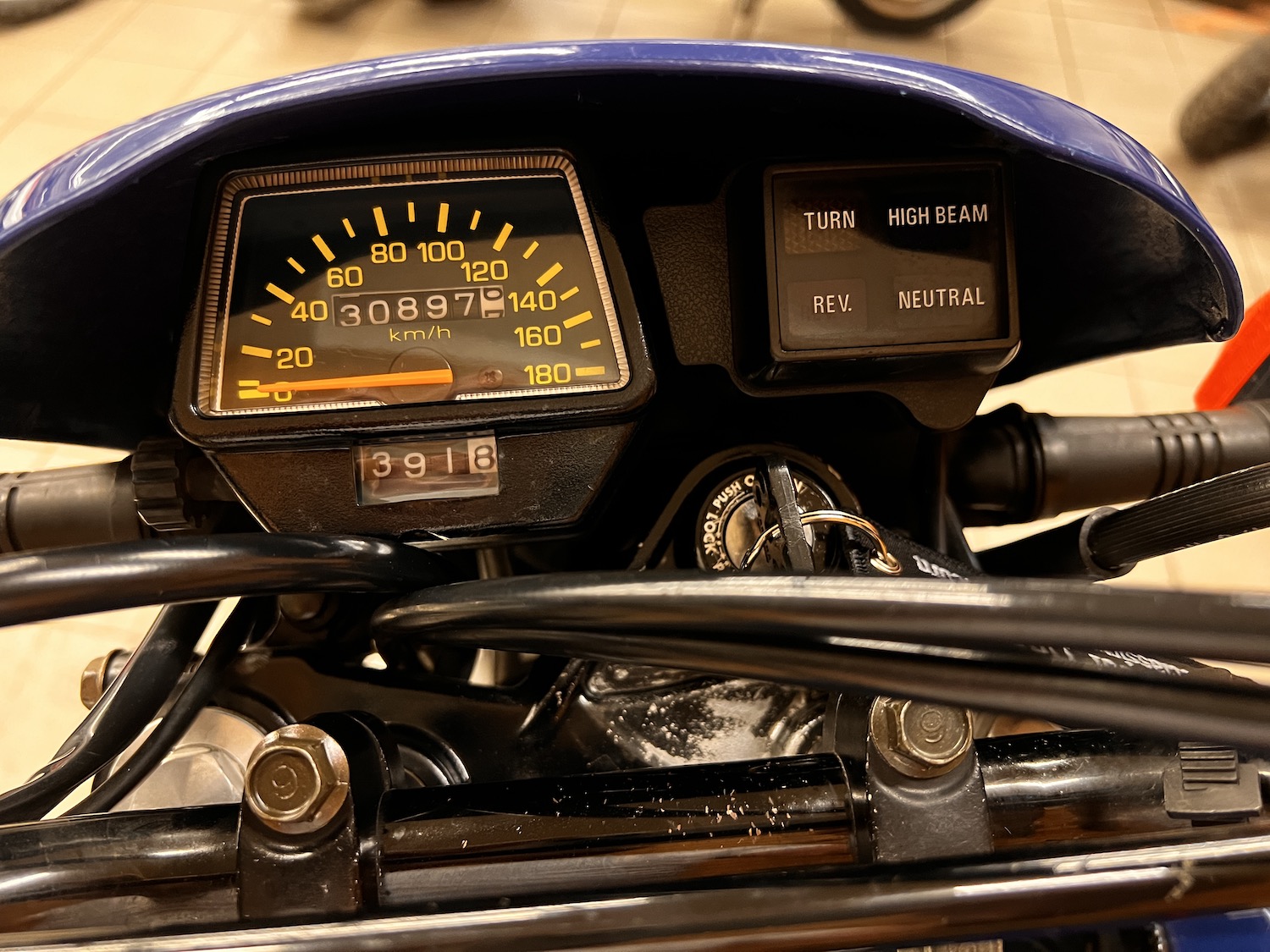 Yamaha_xt600e_Cezanne_classic_motorcycle_5-154.jpg