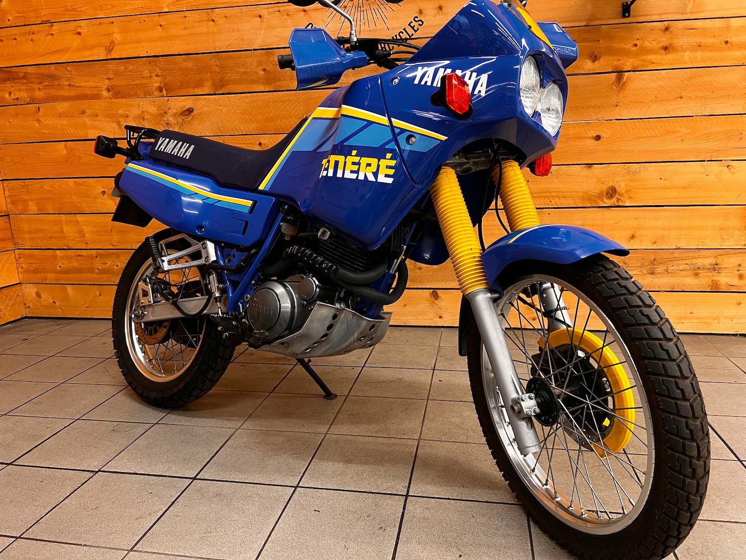 Yamaha_xt600z_Cezanne_classic_motorcycle_4-158.jpg